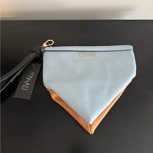 NWT Izzy & Ali Clutch/Wristlet Bag